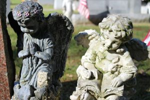 Honoring Loved Ones: Caskets and Urns Choices in San Diego County